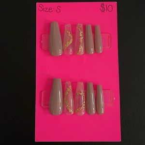 Buried in Gold Press-on Nails